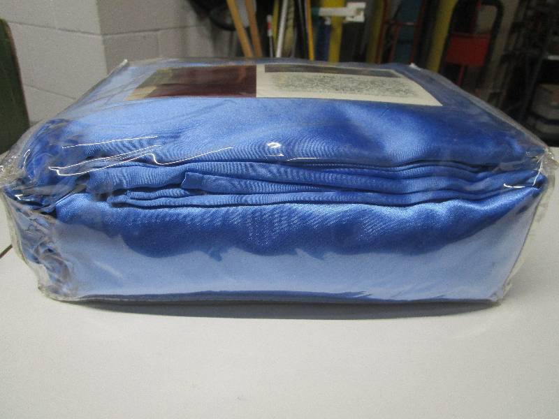 lot 2114 image: King Size Sheet Set