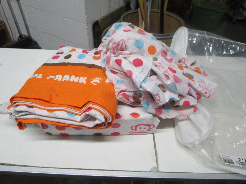 lot 2123 image: Twin Size Sheet Set