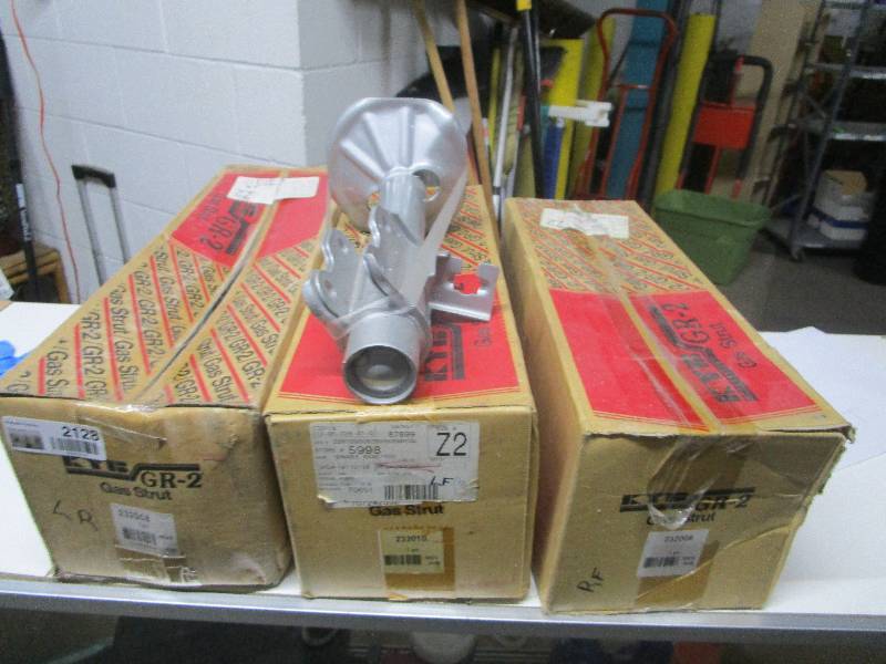 lot 2128 image: Set of Gas Struts