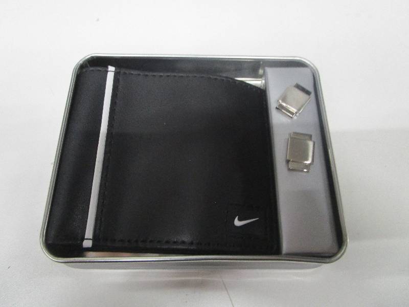 lot 2140 image: New Nike Wallet