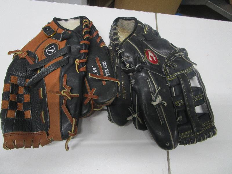 lot 2143 image: Pair of Baseball Gloves
