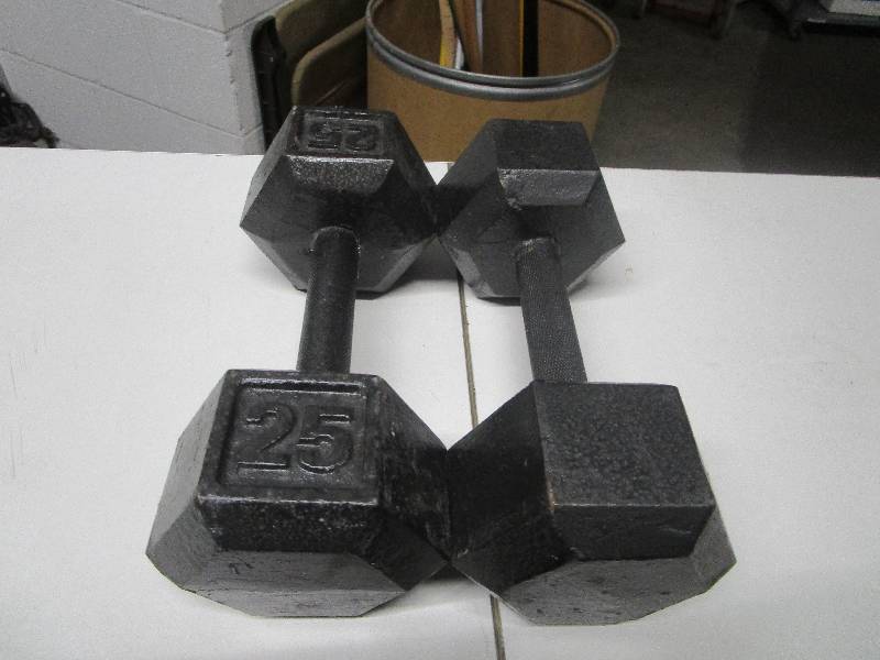 lot 2146 image: Pair of 25lb Dumbells