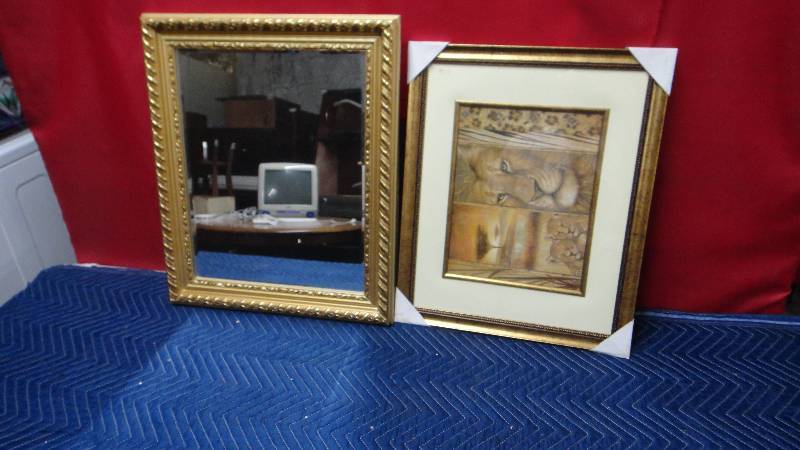 lot 2046 image: Wall Dcor