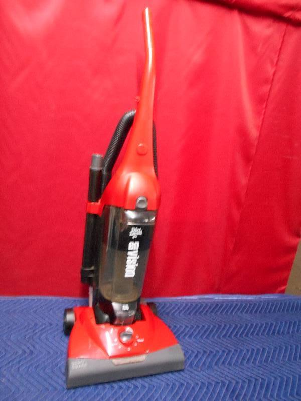 lot 2032 image: Vacuum Cleaner