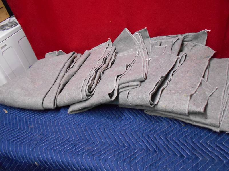 lot 2041 image: Lot of Moving Blankets
