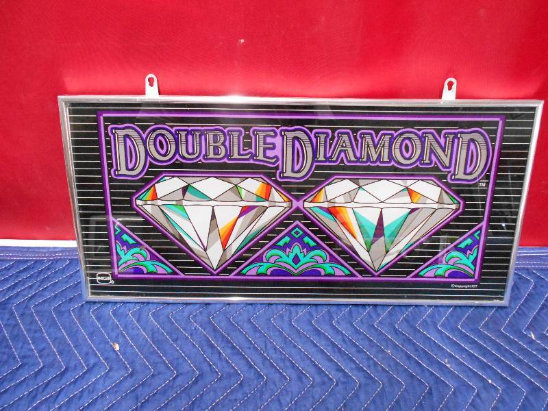 lot 2071 image: Double Diamond Slot Face