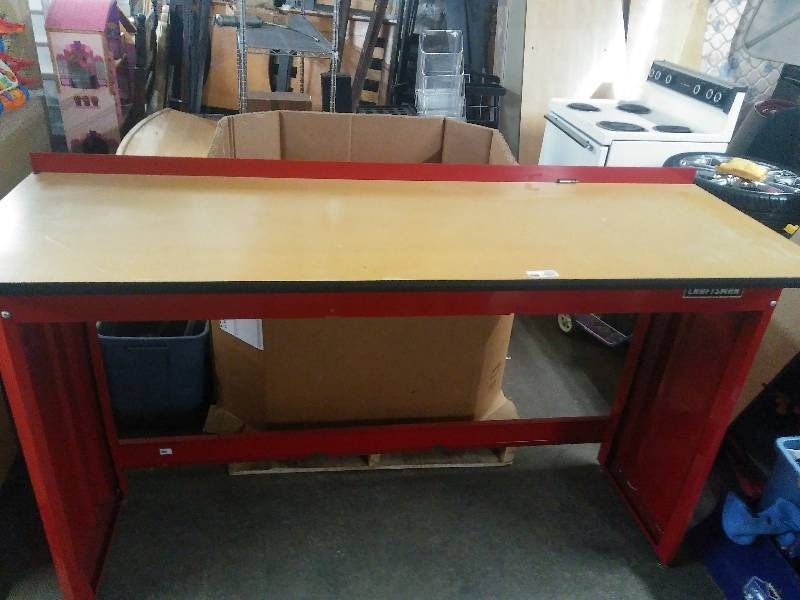 lot 2005 image: Craftsman Work Bench