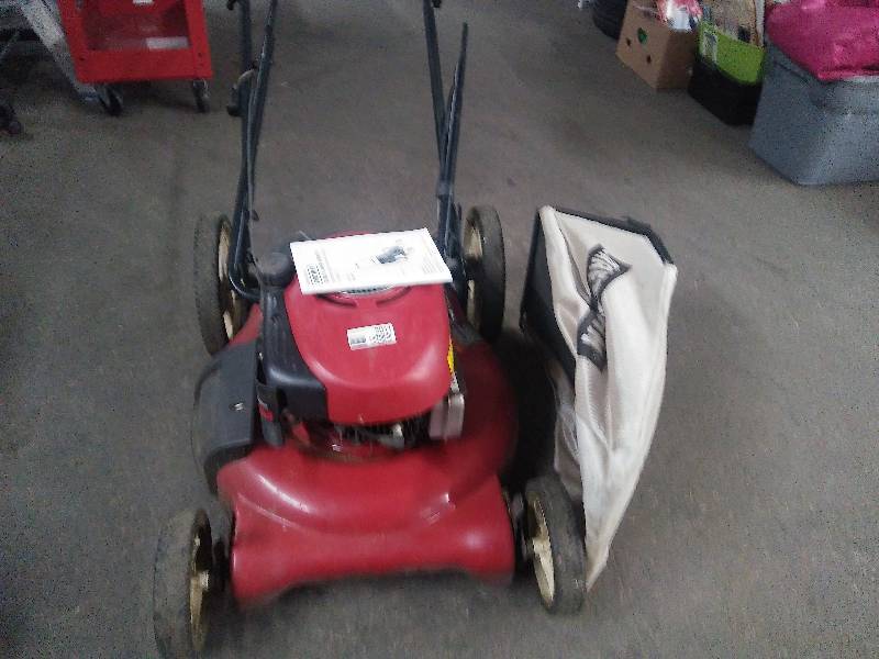 lot 2011 image: Craftsman Lawnmower