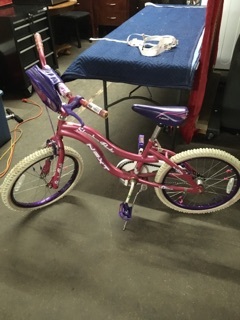lot 2023 image: Girls Bicycle