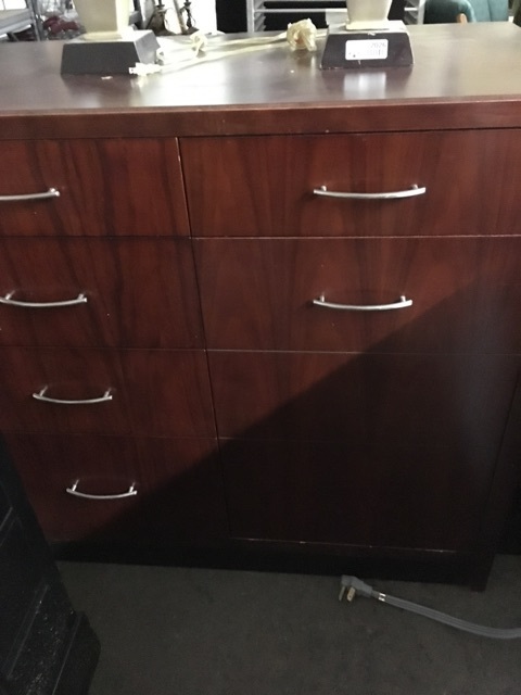lot 2027 image: Chest of Drawers