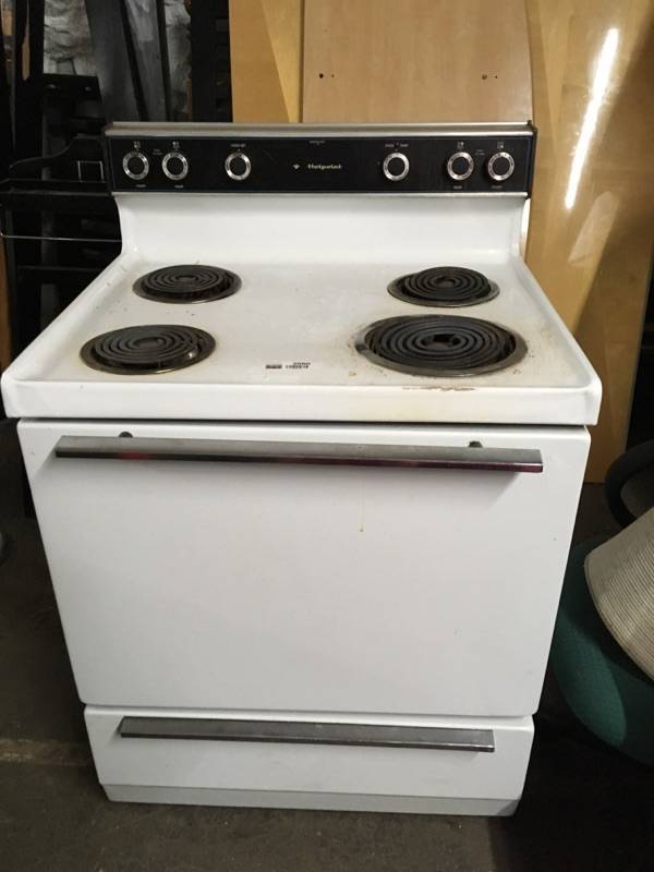 lot 2060 image: Hotpoint Oven