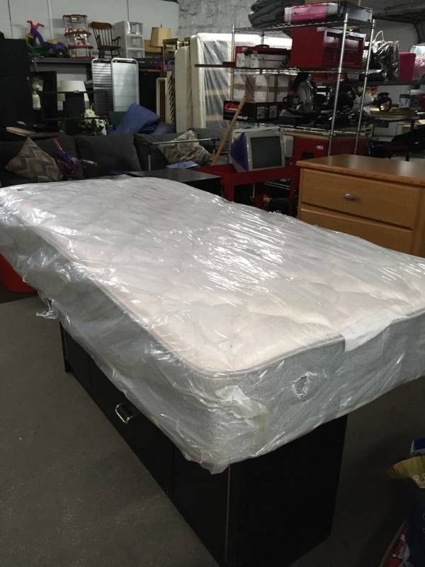 lot 5179 image: Twin Size International Mattress