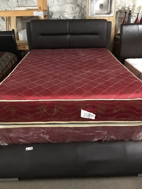 lot 5183 image: Queen Size Bed Set