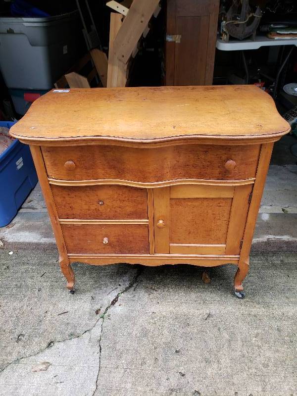 lot 2558 image: Antique CabinetDresser