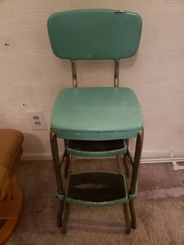 lot 2554 image: Vintage Cosco Kitchen Stepping Chair