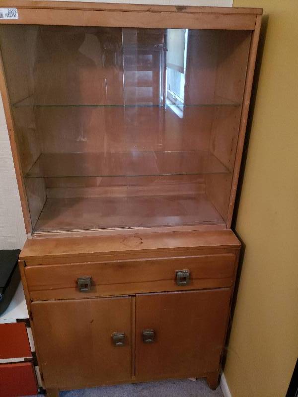 lot 2552 image: Wooden China Cabinet