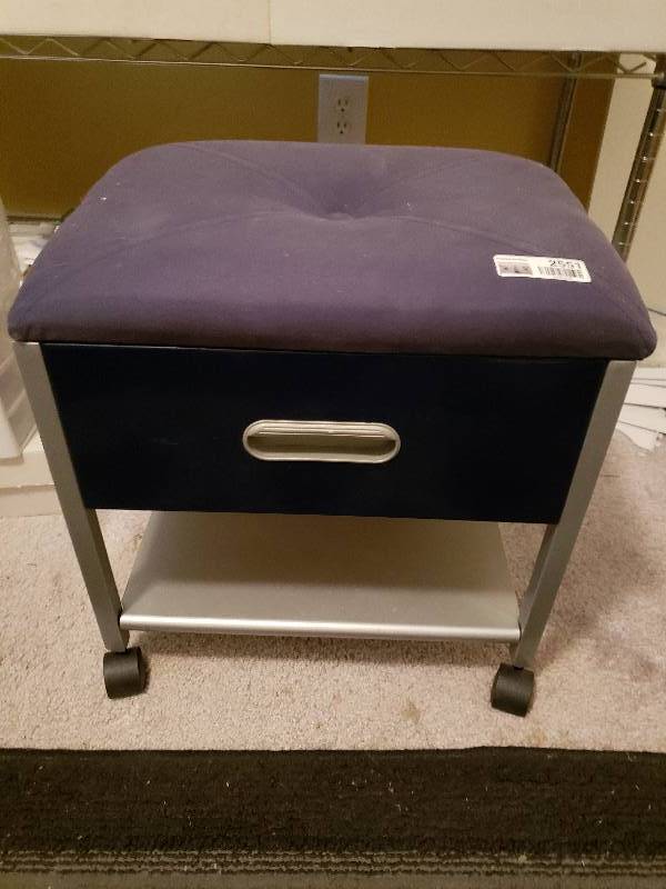 lot 2551 image: Modern Office Foot Rest