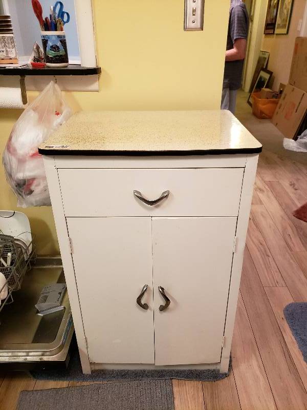 lot 2543 image: Single Cabinet Unit wPorcelain Top