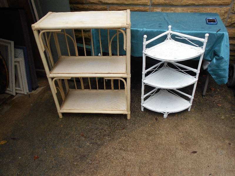 lot 8131 image: Lot of White Shelves