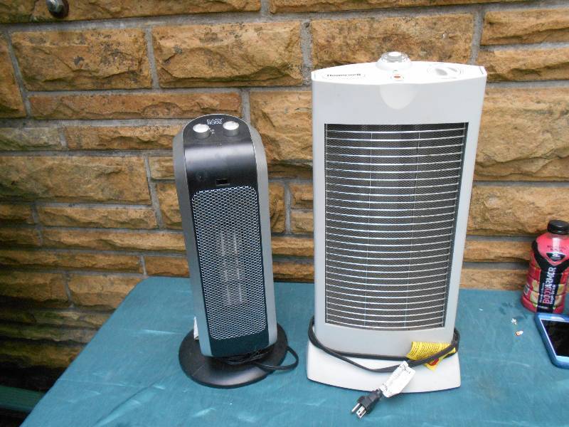 lot 8103 image: Lot of Mini Space Heaters