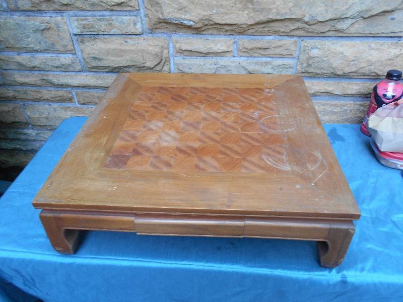 lot 8106 image: Antique Chess Checker Board doesnt include pieces