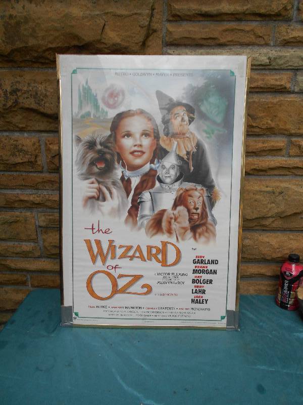lot 8117 image: Wizard of Oz Wall Decor