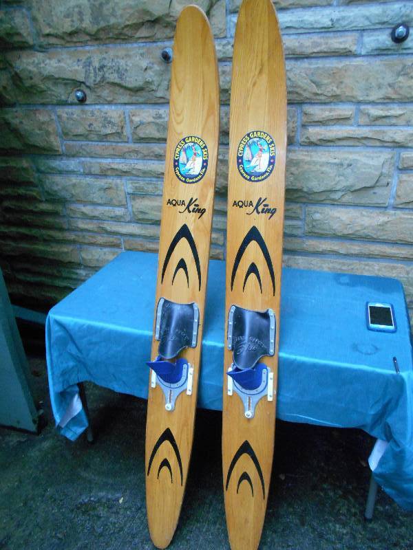 lot 8126 image: Cypress Garden Skis