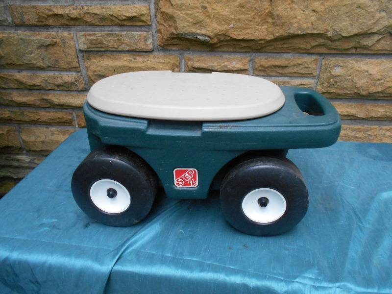 lot 8130 image: Step 2 Garden Helper
