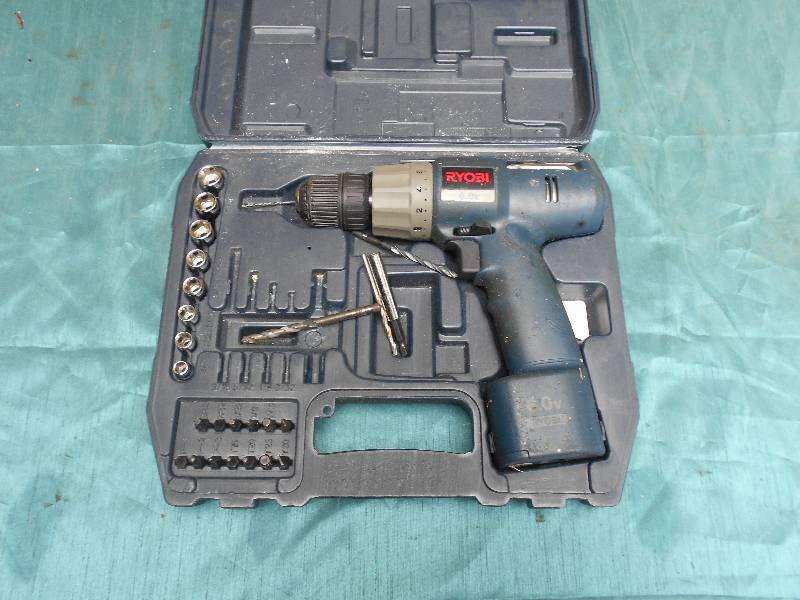 lot 8133 image: Ryobi Drill Gun