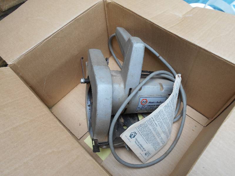 lot 8142 image: Black and Decker Circular Saw