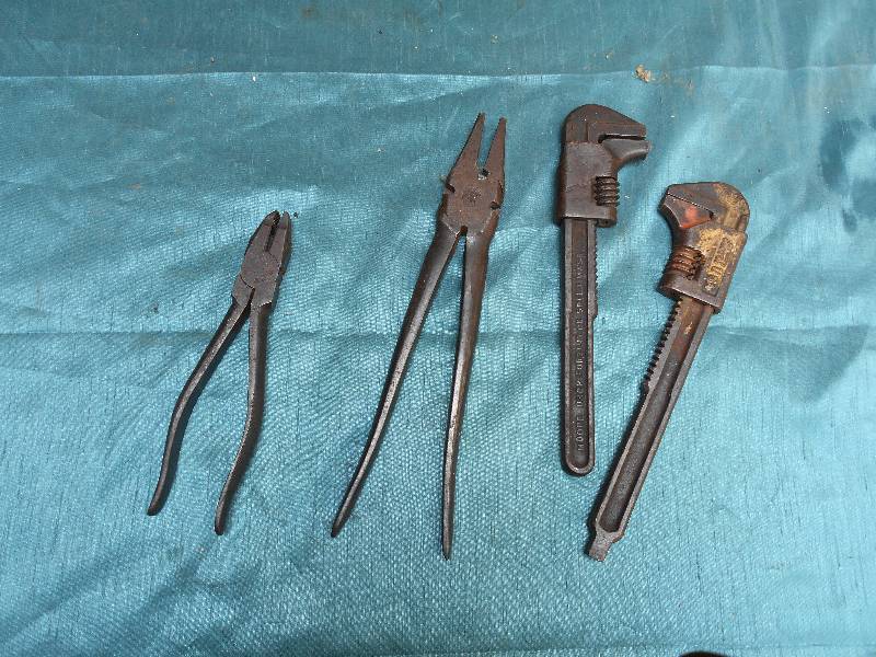lot 8149 image: Lot of Wrenches and Pliers