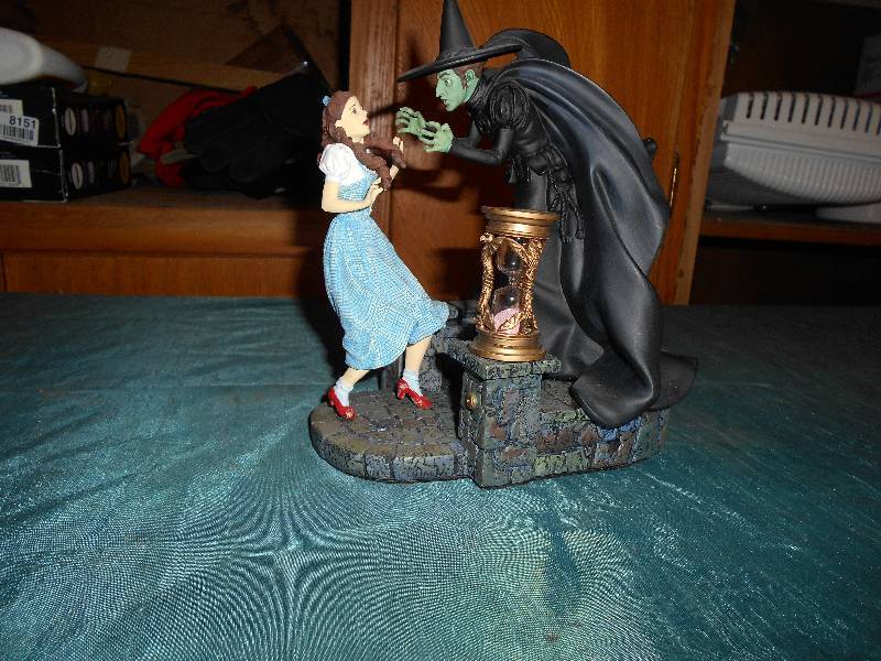 lot 8152 image: Dorthy Collectibles (Wizard of Oz)