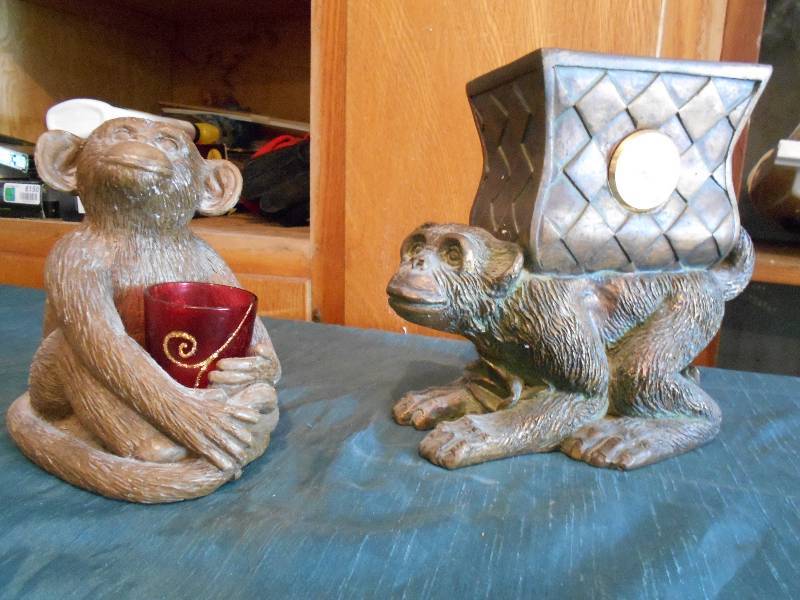 lot 8154 image: Monkey Decor Lot