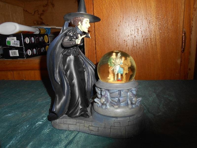lot 8155 image: Wicked With of the West Collectible Statue
