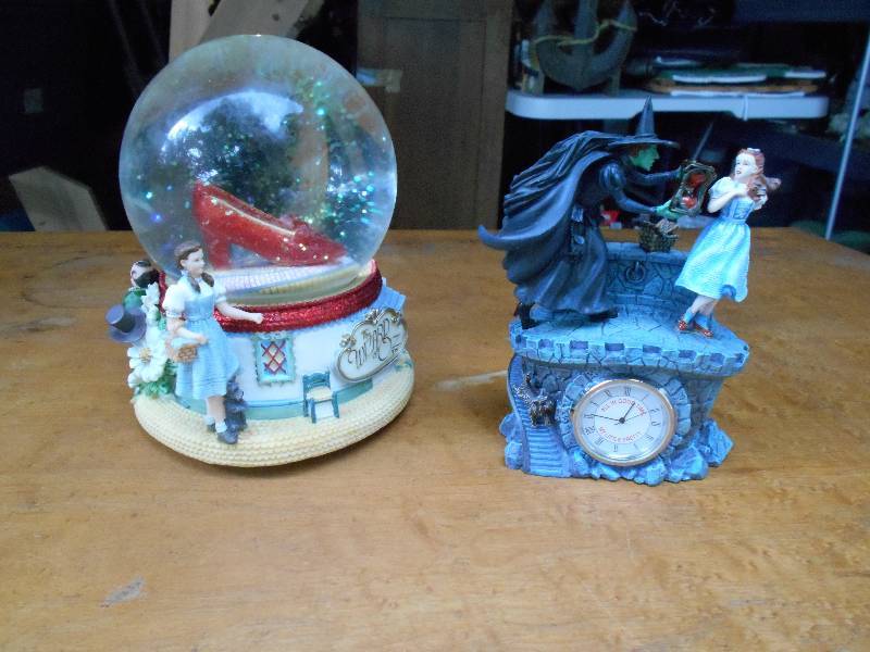 lot 8157 image: Wizard of Oz Collectibles