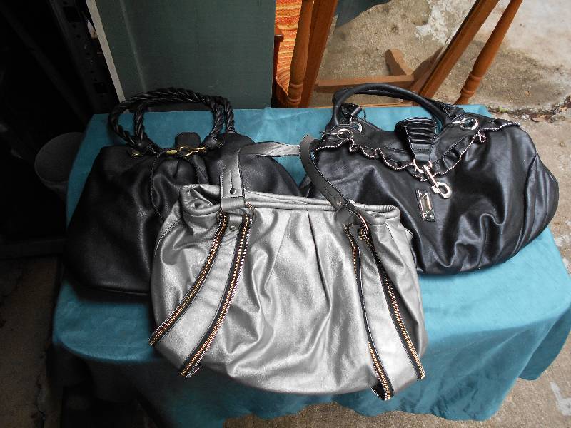 lot 8159 image: Designer Purse Lot