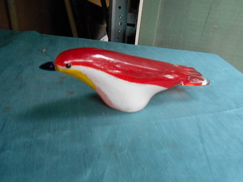 lot 8163 image: Blown Glass Bird