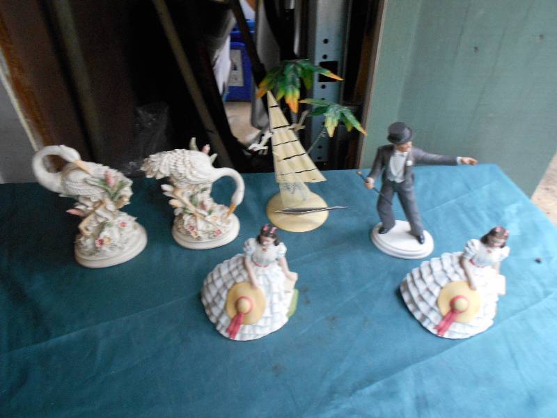lot 8166 image: Decorative Porcelain Lot