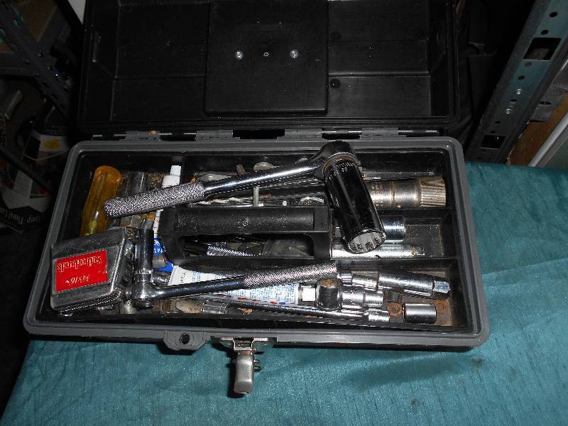 lot 8169 image: Toolbox contents included