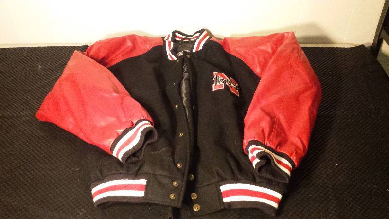 lot 2635 image: STEVE AND BARRYS HUSKERS JACKET  SIZE L