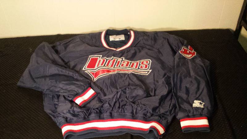 lot 2639 image: INDIANS STARTER WIND BREAKER