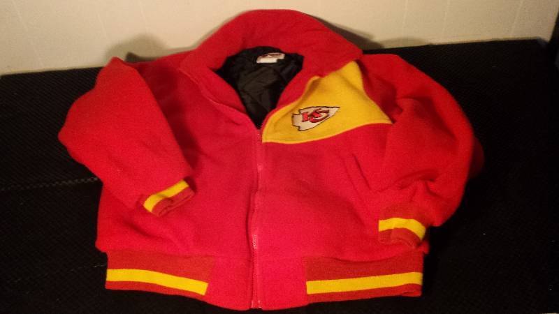 lot 2640 image: CHIEFS PRO ELITE JACKET SIZE M