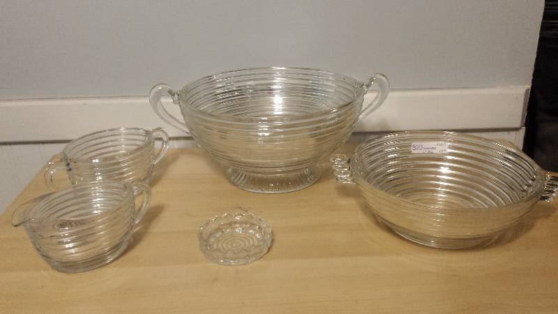 lot 2647 image: MANHATTAN GLASSWARE