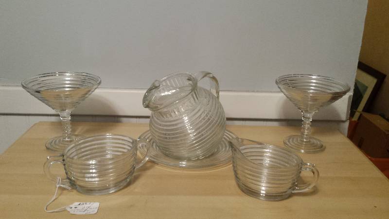 lot 2652 image: MANHATTAN GLASSWARE SET