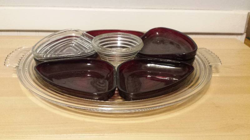lot 2653 image: Dining Serving Set