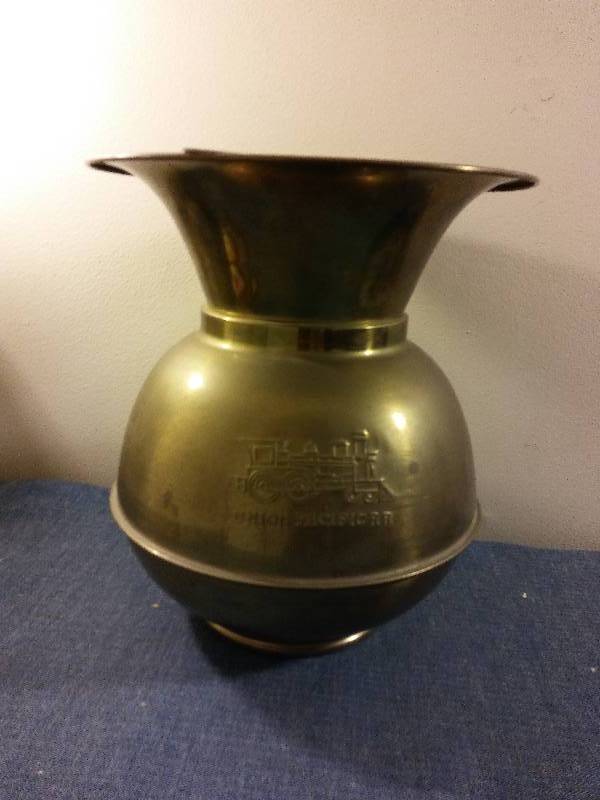 lot 2644 image: UNION PACIFIC RAILROAD SPITOON