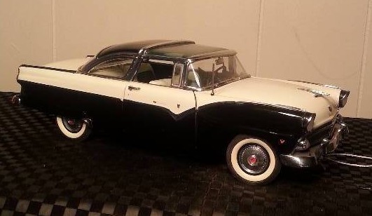 lot 2564 image: 1985 fairlane CROWNN VICTORIA DIE CAST