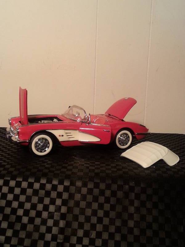lot 2565 image: 1957 CHEVY CORVETTE DIE CAST
