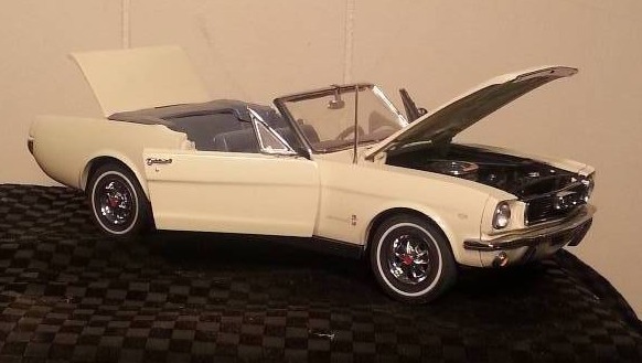 lot 2568 image: 1966 FORD MUSTANG DIE CAST