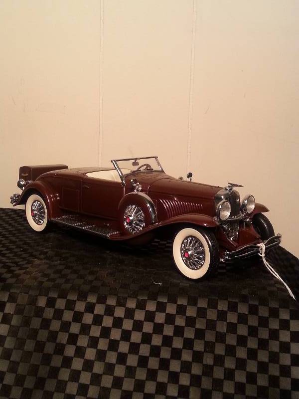 lot 2572 image: Franklin Mint Die Cast Car